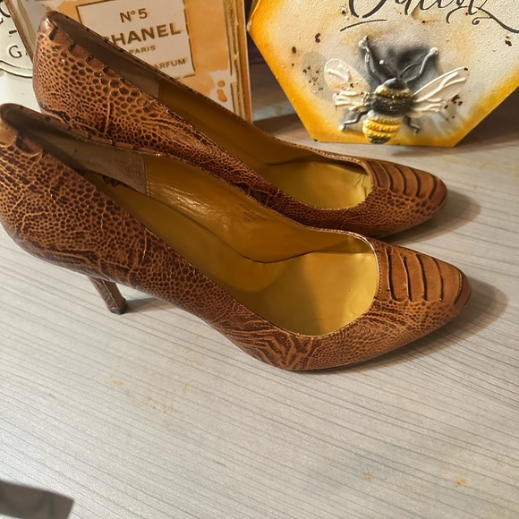 Max Studio Brown Textured Stiletto Heels - Picture 3 of 4